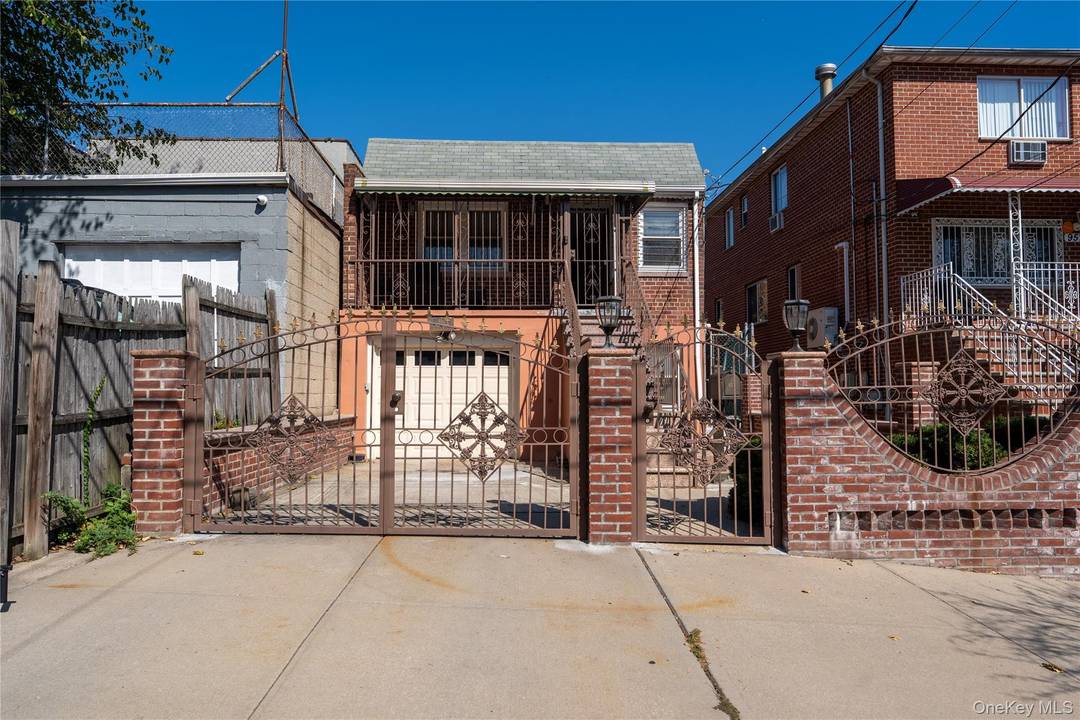 Welcome to 955 East 212th Street, a beautifully maintained single family home located in the heart of the Williamsbridge section of the Bronx.