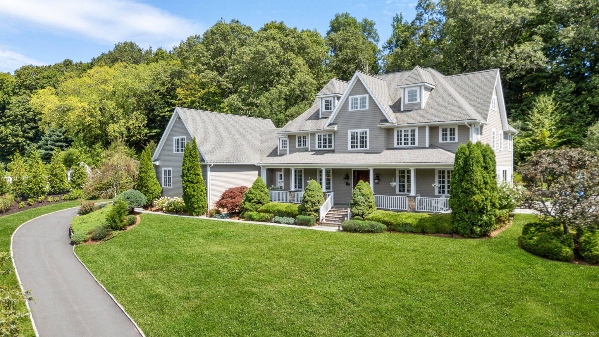 Quintessential New England Retreat in Redding, CT Welcome to 2 Longwood Drive, an exquisite property providing an idyllic lifestyle amidst natural beauty.