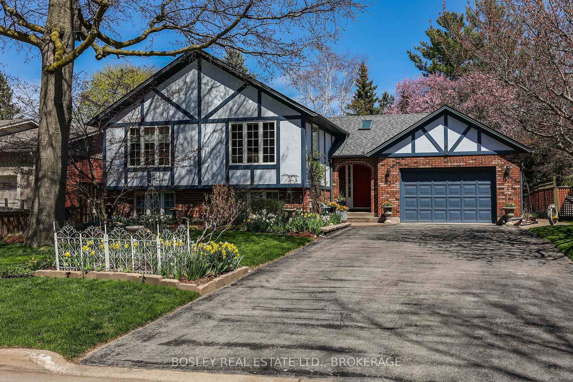 Located in picturesque Niagara on the Lake, this sprawling split level home has been beautifully maintained over the years.