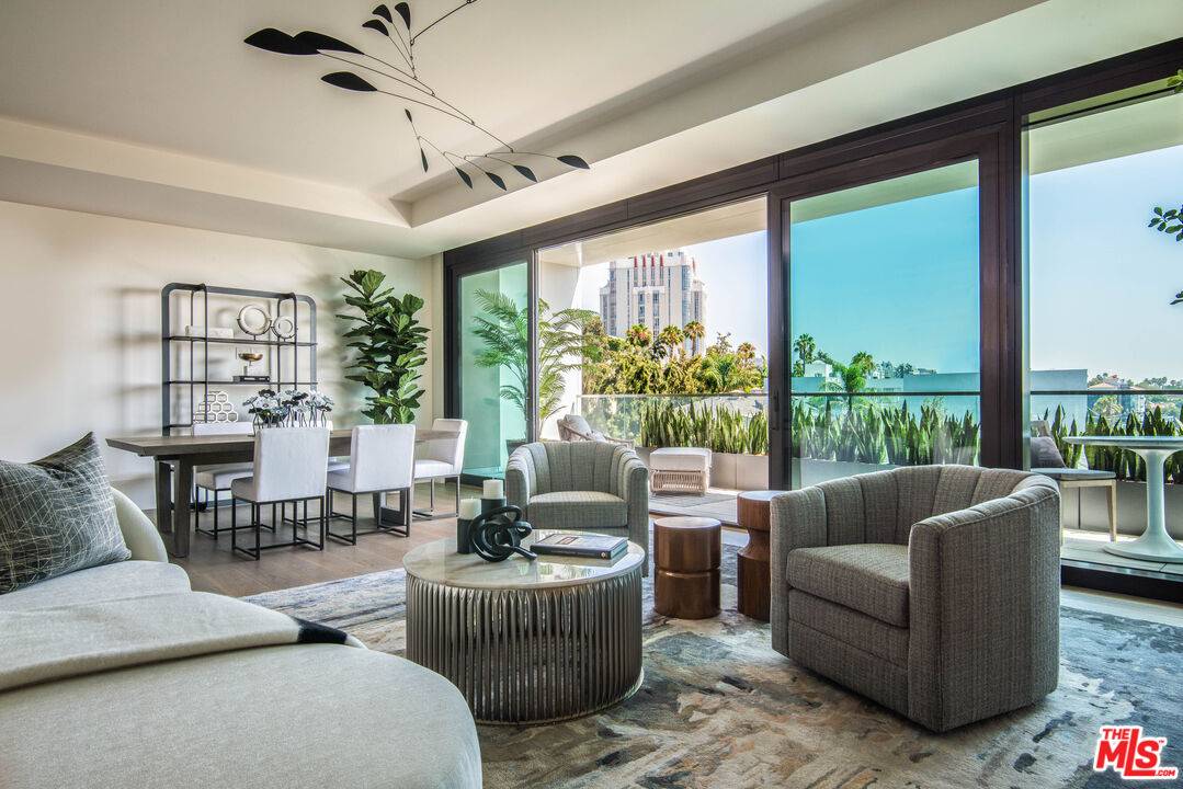 8420 W Sunset Blvd 3BR Sunset Strip La