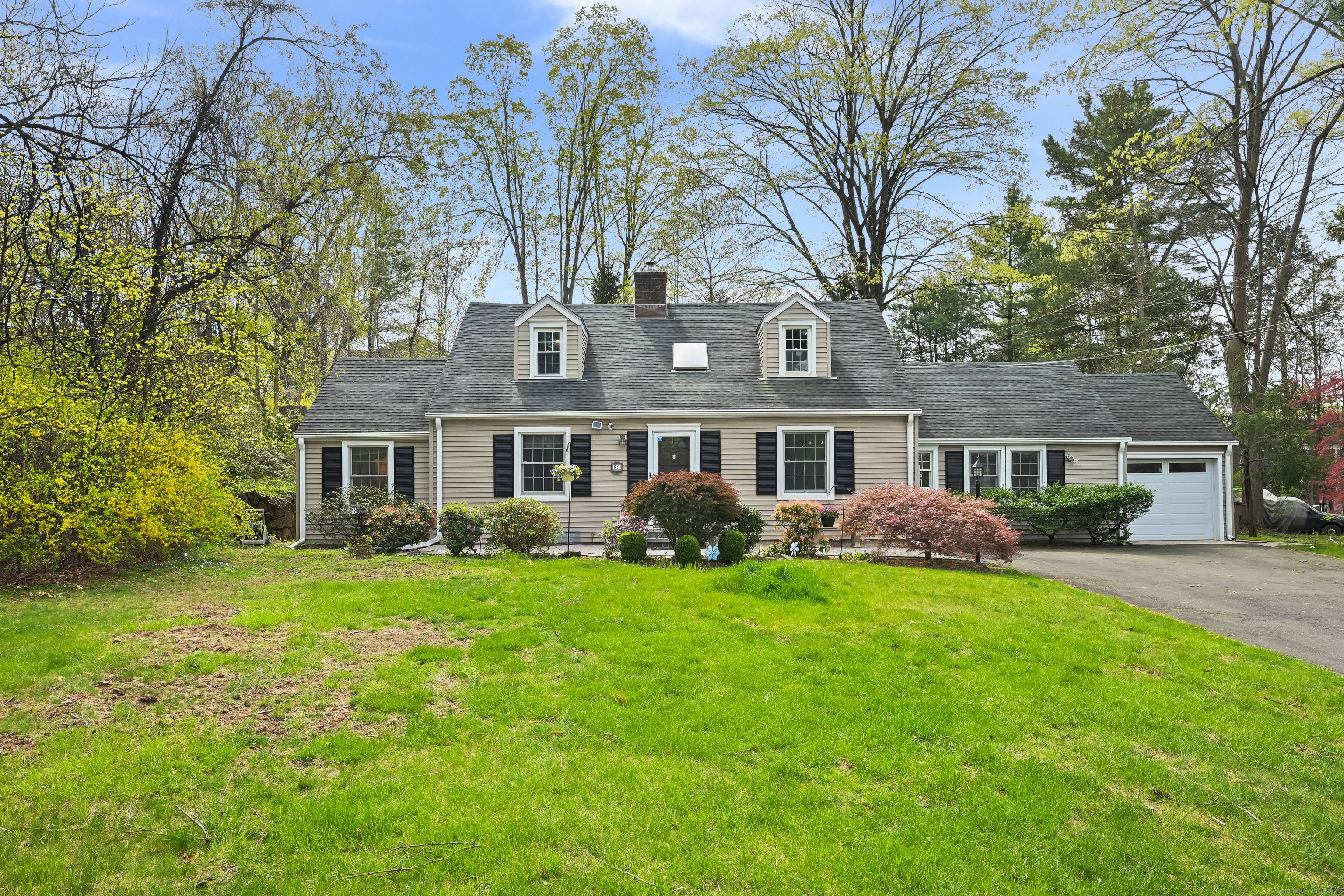 Charming and manageable Cape Cod style home on a spacious lot, ideally located near the Merritt Parkway with easy access to top restaurants and a convenient Greenwich, New Canaan, Darien, ...