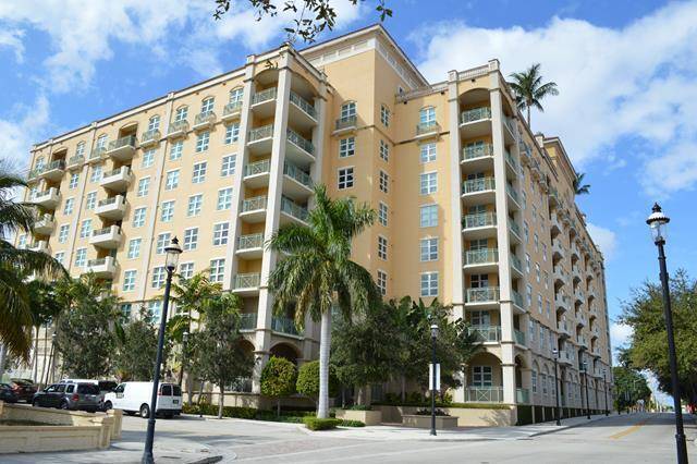 Beautiful 1 1. 5 unit in the elegant upscale Metropolitan, downtown WPB.