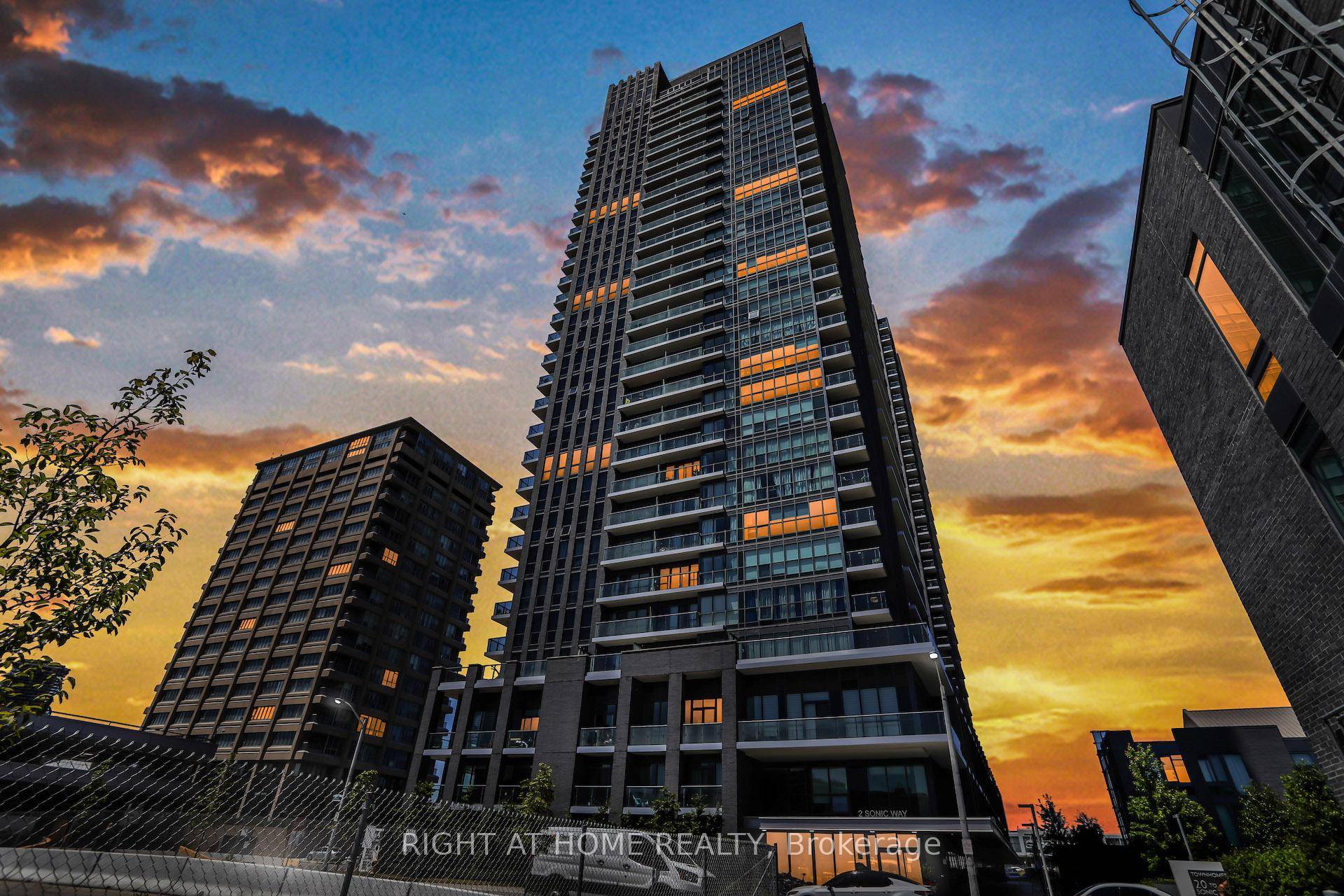Stunning 1 Bedroom Penthouse Condo at 2 Sonic Way LP2804.