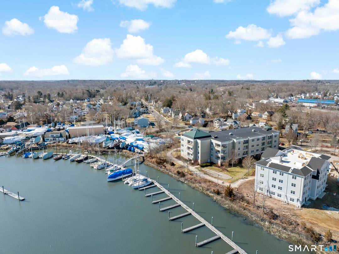 Stylish Riverside Living !