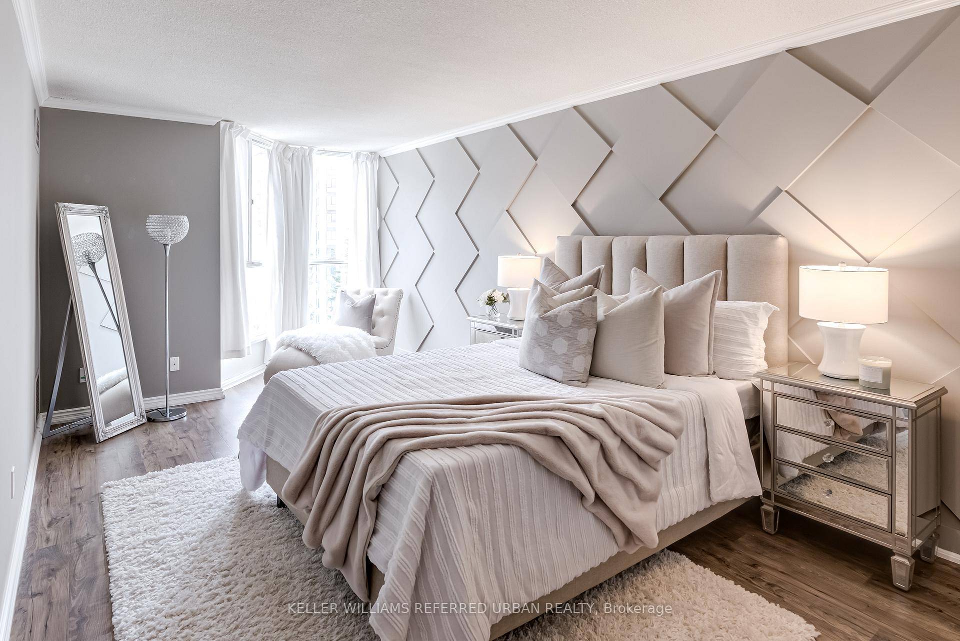 Huge, fully updated condo in the heart of Richmond Hill.