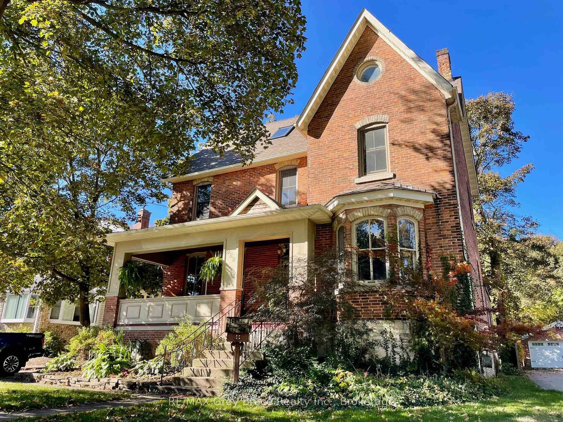Historic elegance meets modern comfort !