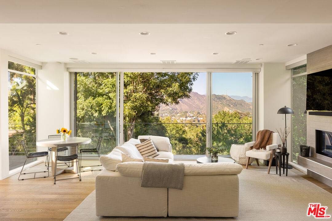 7350 Pacific View Dr 3BR Hollywood Hills East La
