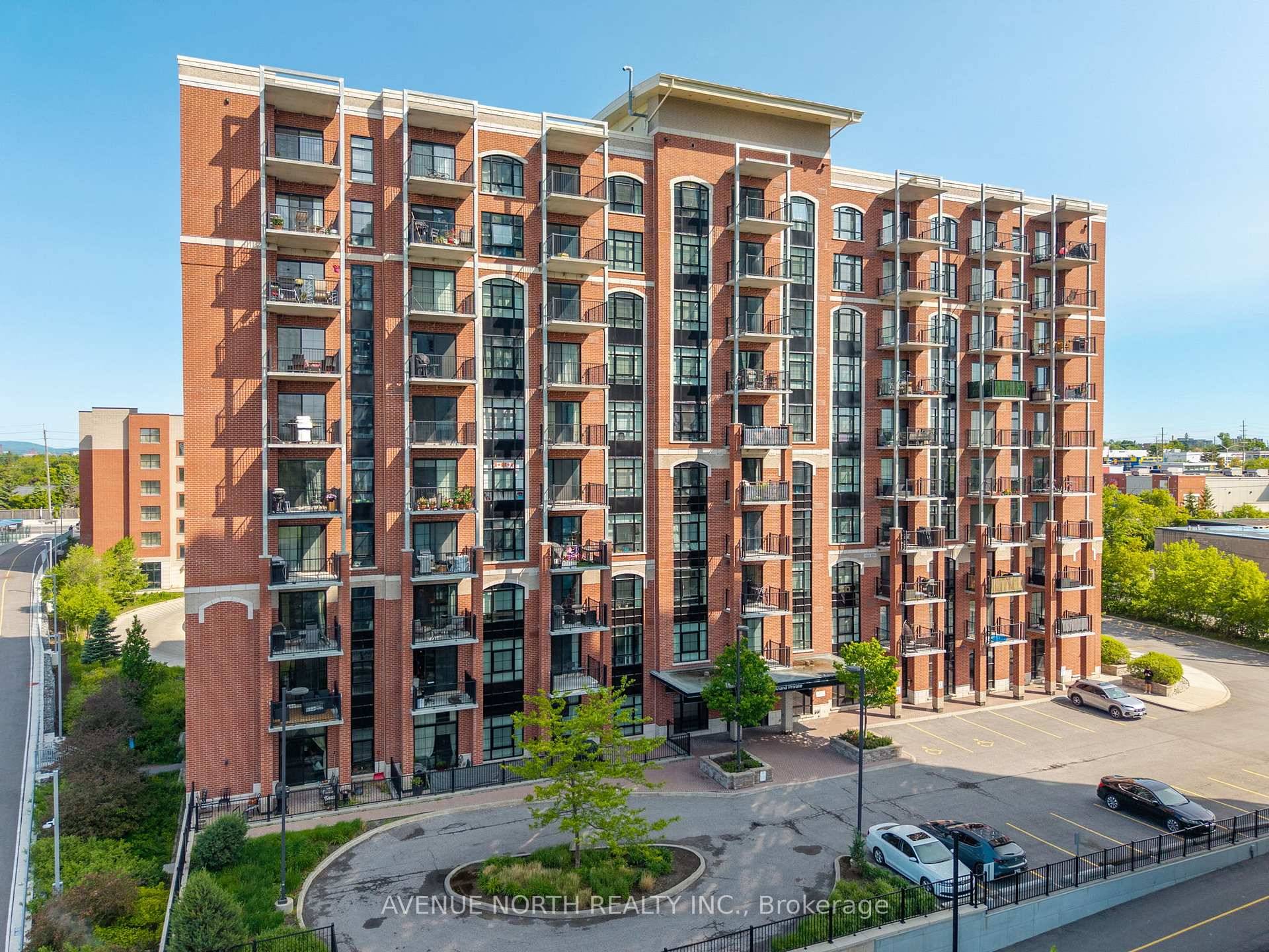 Welcome to the beautiful and modern 555 Anand Private, Unit 806 a stylish urban retreat in the heart of Ottawa.