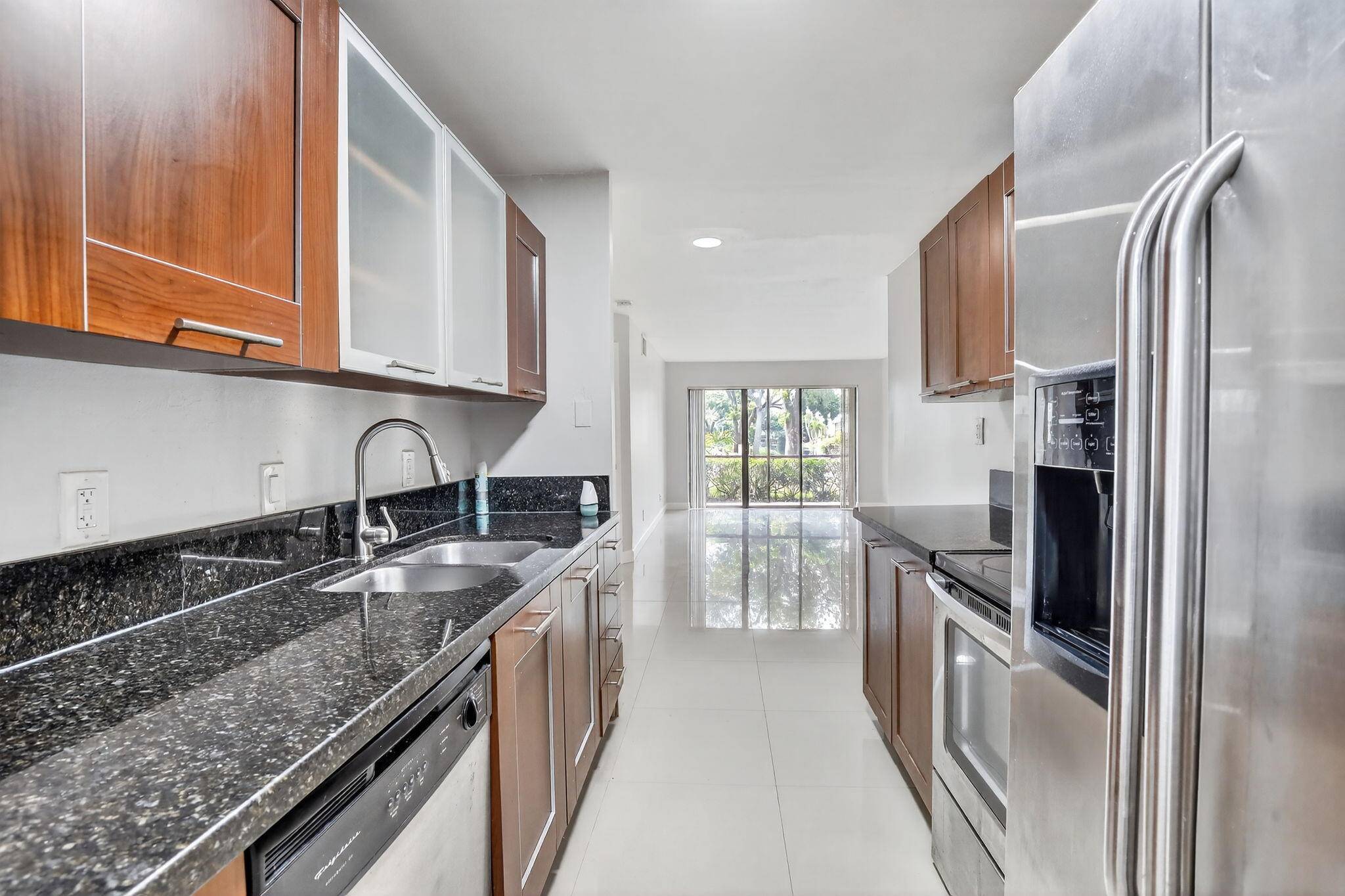 Beautiful 2 bedroom, 2 bathroom condo in the heart of Sunrise, Florida, offering stunning lake views and a bright, open floor plan.