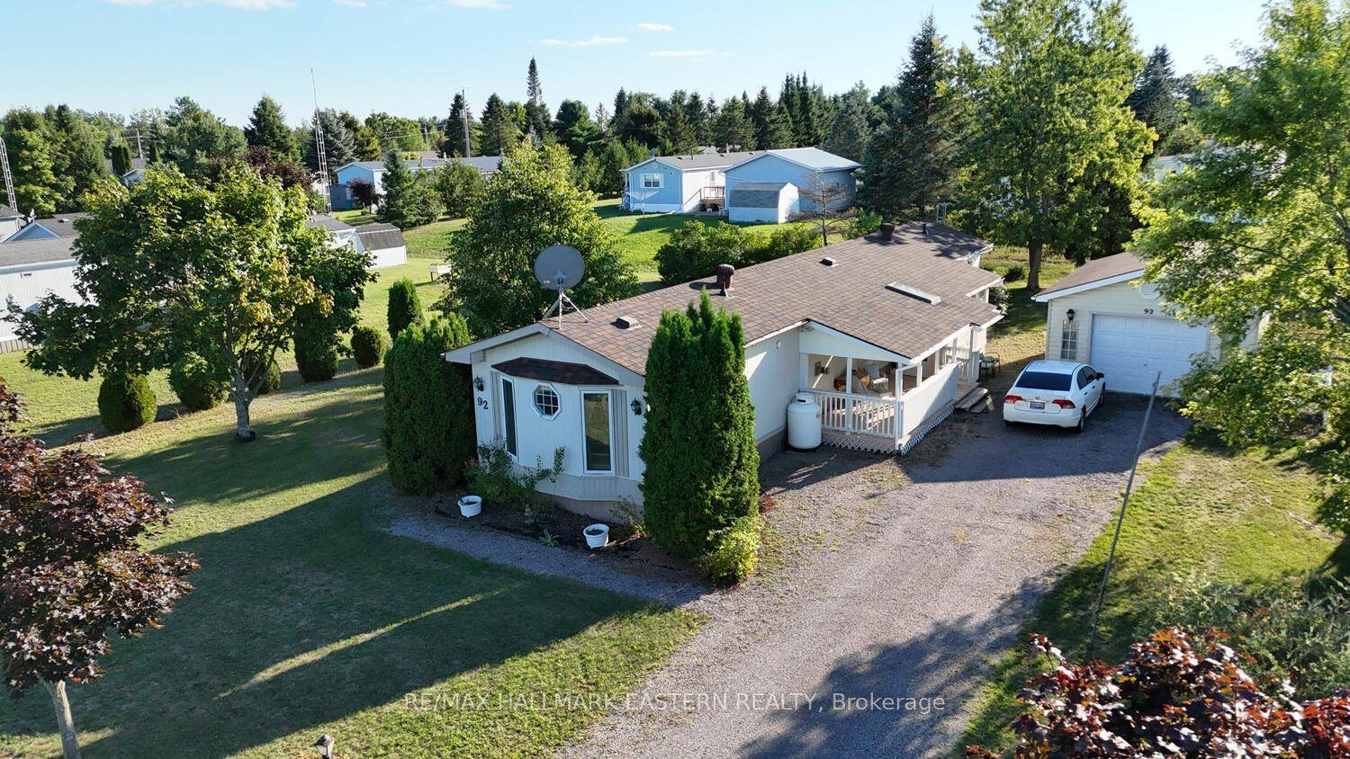 Welcome to peaceful, low maintenance living in the popular community of Sama Park, which is perfect for downsizing or retirement !