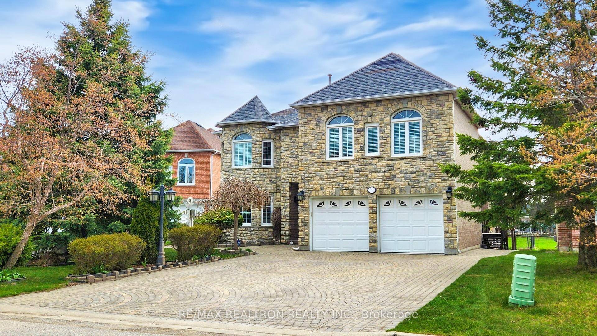 Gracefully situated on an exclusive and tranquil quiet street, this amazing estate showcases over 5, 000 sf refined living space, offering 5 generously sized bedrooms, 7 luxurious bathrooms, and 6 ...