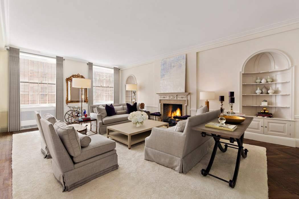 Located in prestigious 765 Park Avenue, one of master architect Rosario Candela s most elegant buildings, this wonderful and sun flooded apartment enjoys picturesque outlooks, impressive and gracious proportions with ...