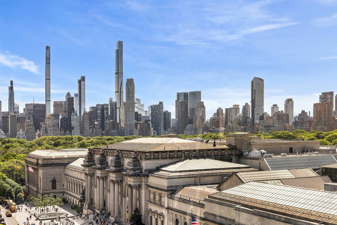 Magnificent Full Floor Residence on Fifth Avenue Commanding a prime position high above Central Park, this exceptional full floor residence offers sweeping, unobstructed vistas of the Metropolitan Museum of Art, ...