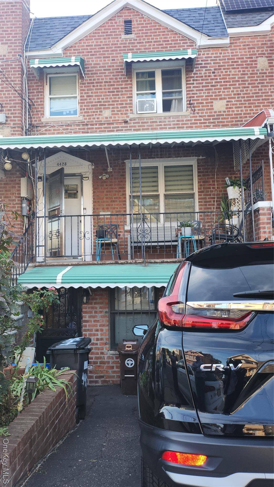 Beautiful, well kept, brick home in excellent condition located on a very quiet street in the Wakefield Section of the Bronx, near the E 238th.