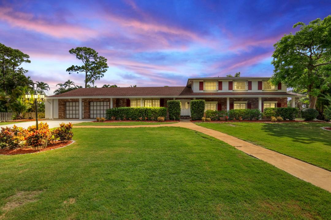 Sprawling 5 Bedroom, 3 Bath home on Over an Acre with Pool.