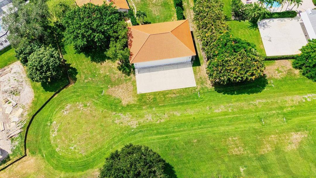 Private Hangar for Lease Wellington Aero Club 3, 000 Month Rare aviation lease opportunity in Wellington Aero Club.