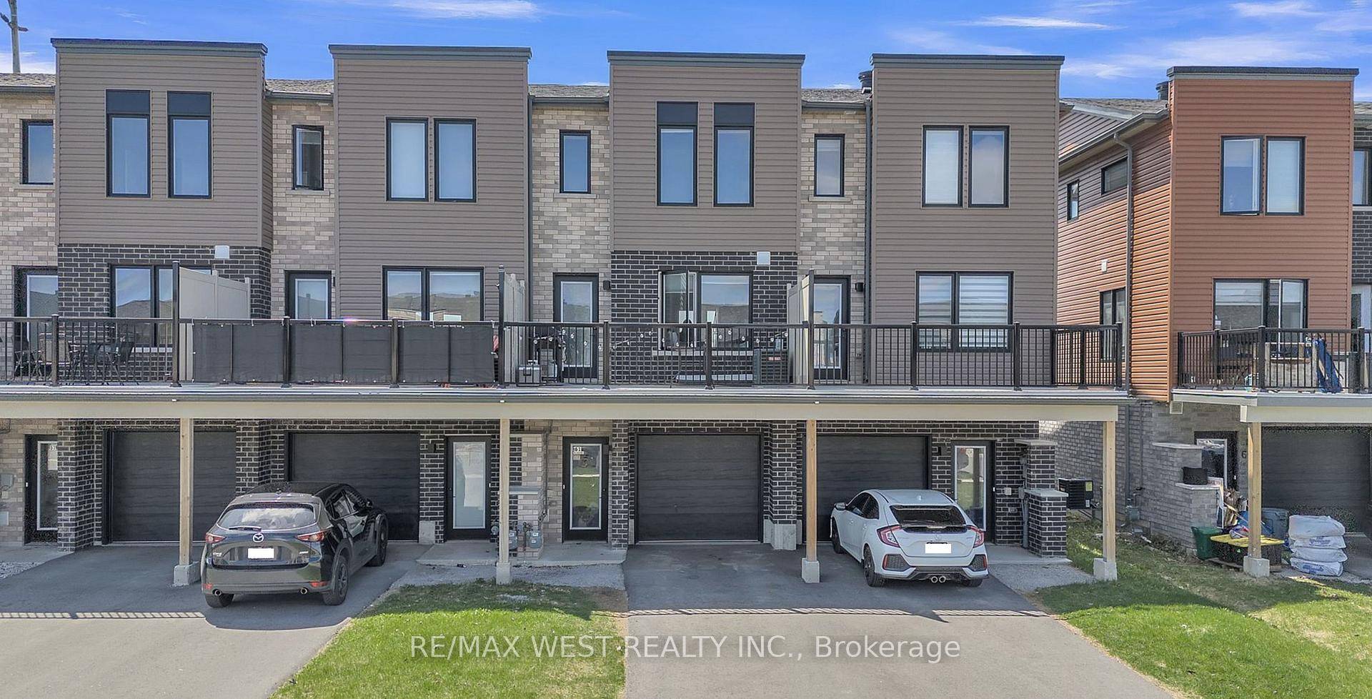 Charming 3 Bedroom Freehold Townhome in Prime Location.