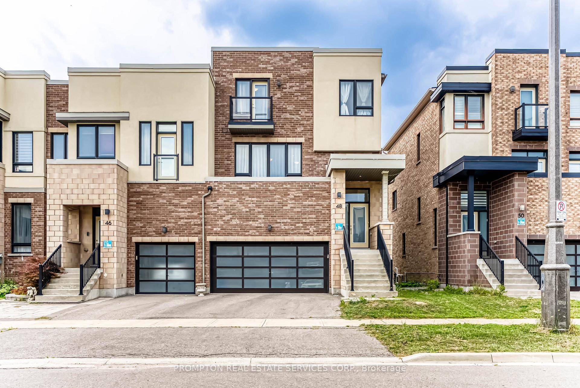 Welcome To This Executive End Unit Townhome, Surrounded By Greenery And Steps To Lake Wilcox, Oak Ridges Community Centre, Water amp ; Skate Parks, And Indoor Pool.