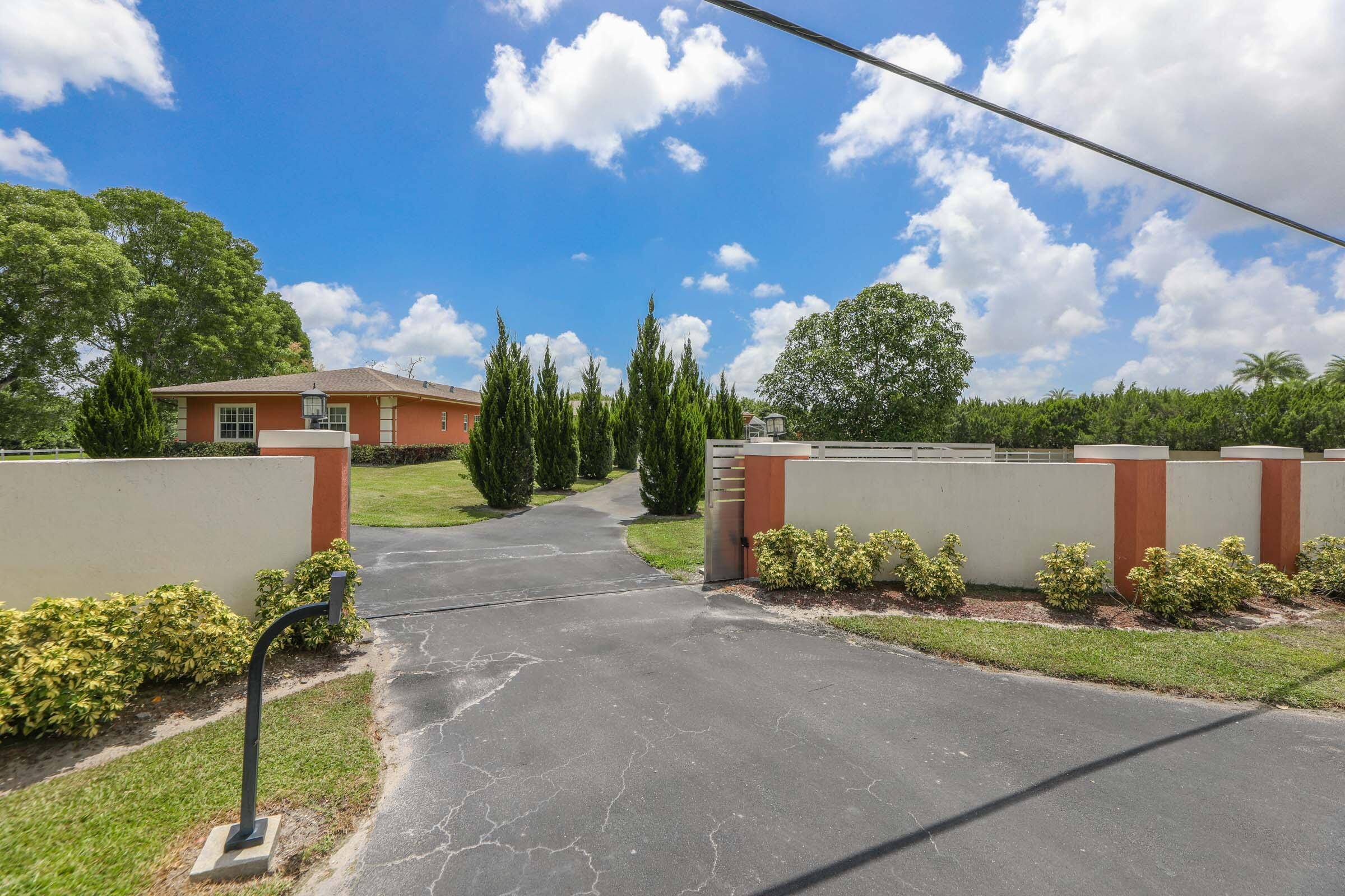 Welcome to your private Equestrian Paradise in Parkland !