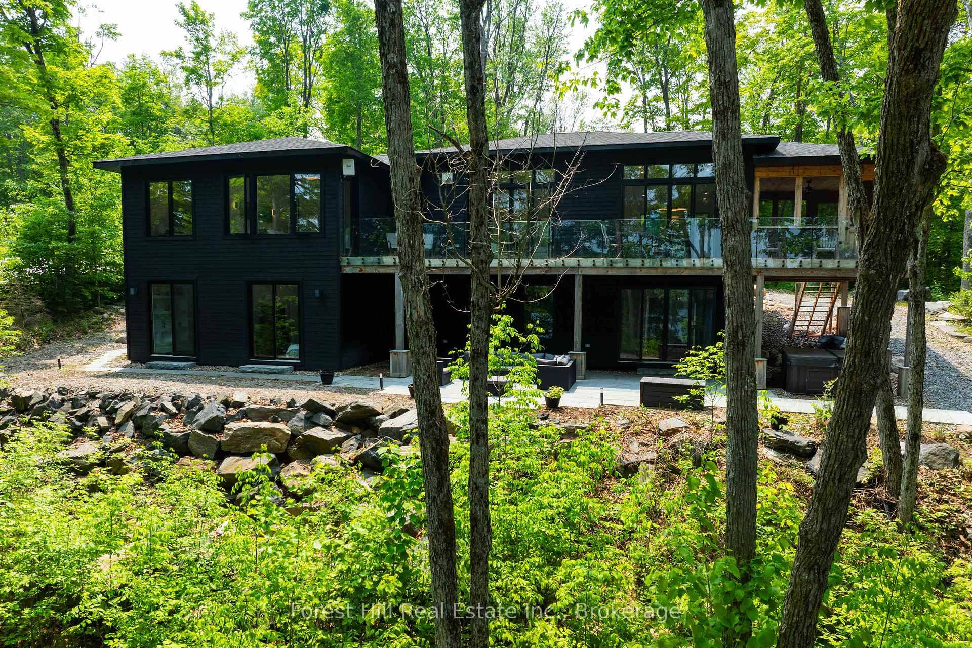 Stunning new ultra chic modern showcase lake house encapsulating the finest blend of design and luxury.