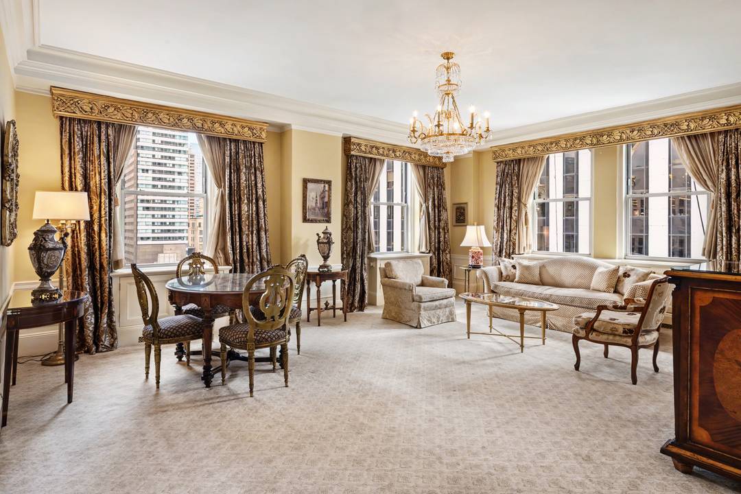 Directly across from Central Park, this one bedroom, one bathroom residence features ceilings over nine feet high and a living room with triple exposures that frame open city views and ...
