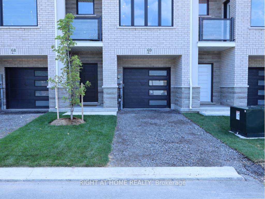 Welcome to this modern, well maintained boutique townhouse offering 3 bedrooms, 2.