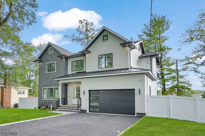 Welcome to this stunning New Construction 6 bed 5 bath home in a fabulous neighborhood in Short Hills just located just minutes from the train station, vibrant downtown, top rated ...