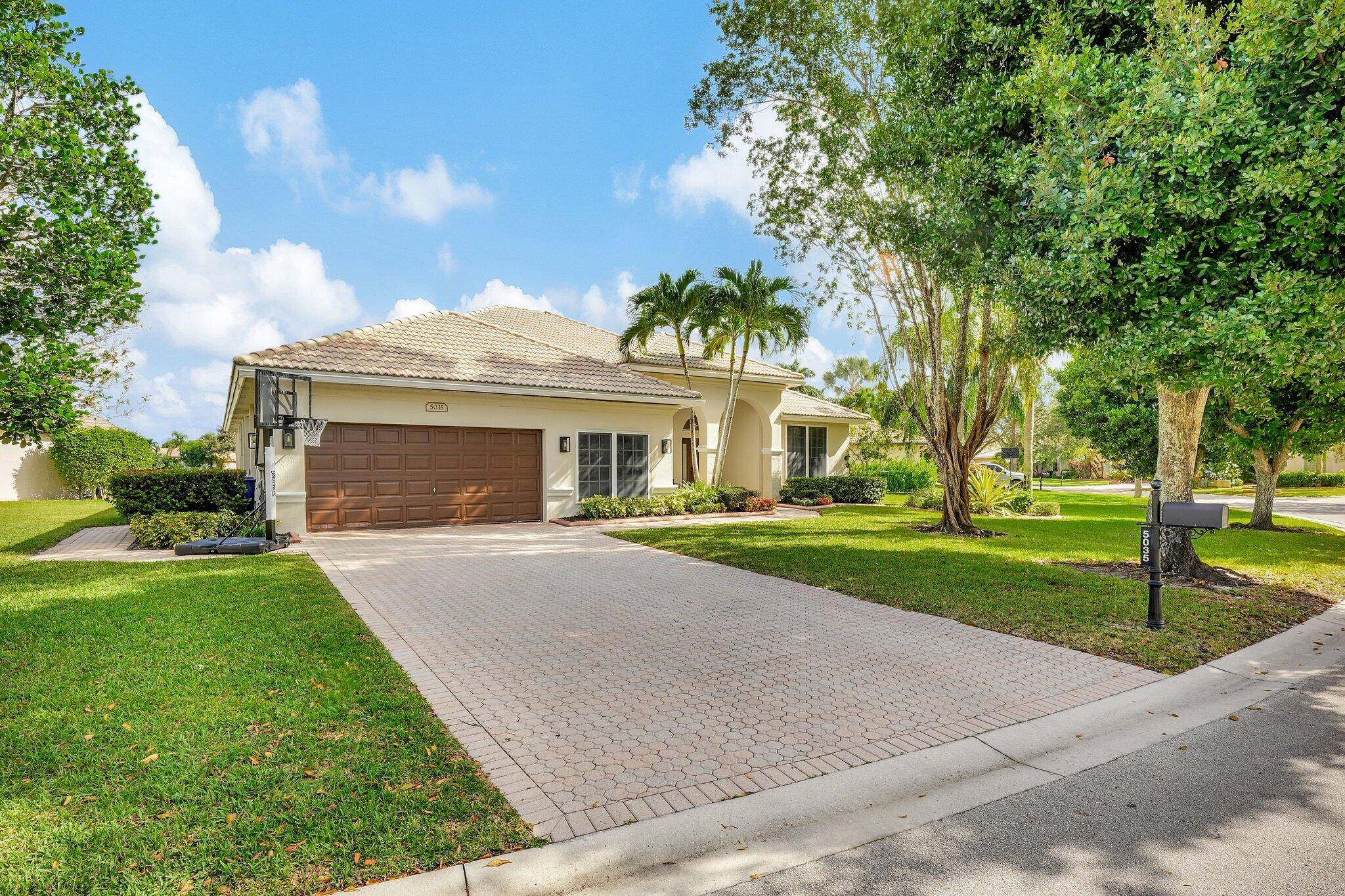 Beautiful 3 bedroom plus den office 4th bed, 3 bath single family home located in a gated community in Coral Springs, features a split floor plan with a bright open ...