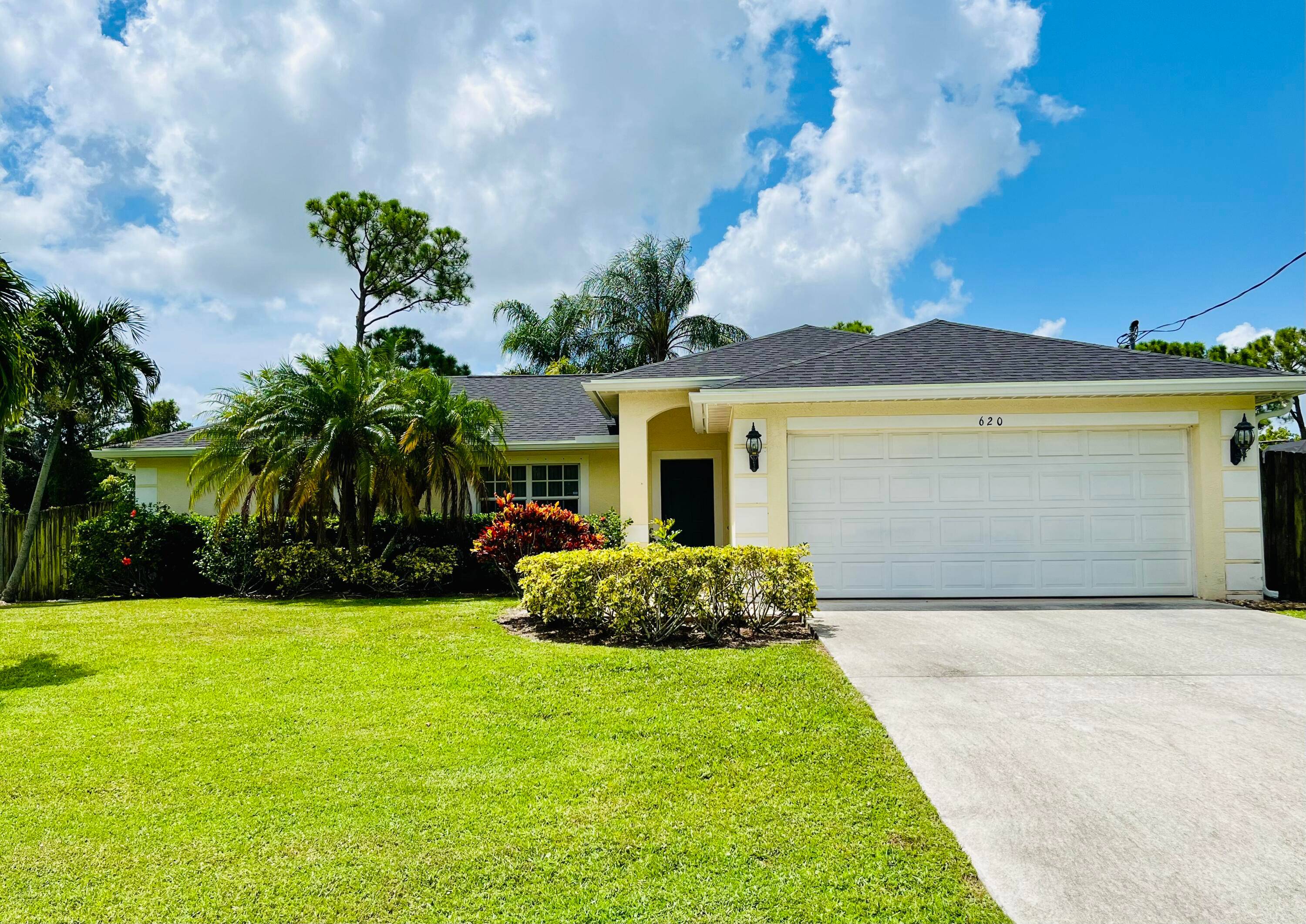 Seller Incentives ! Meticulously maintained by original owner, Move IN Ready NO HOA !