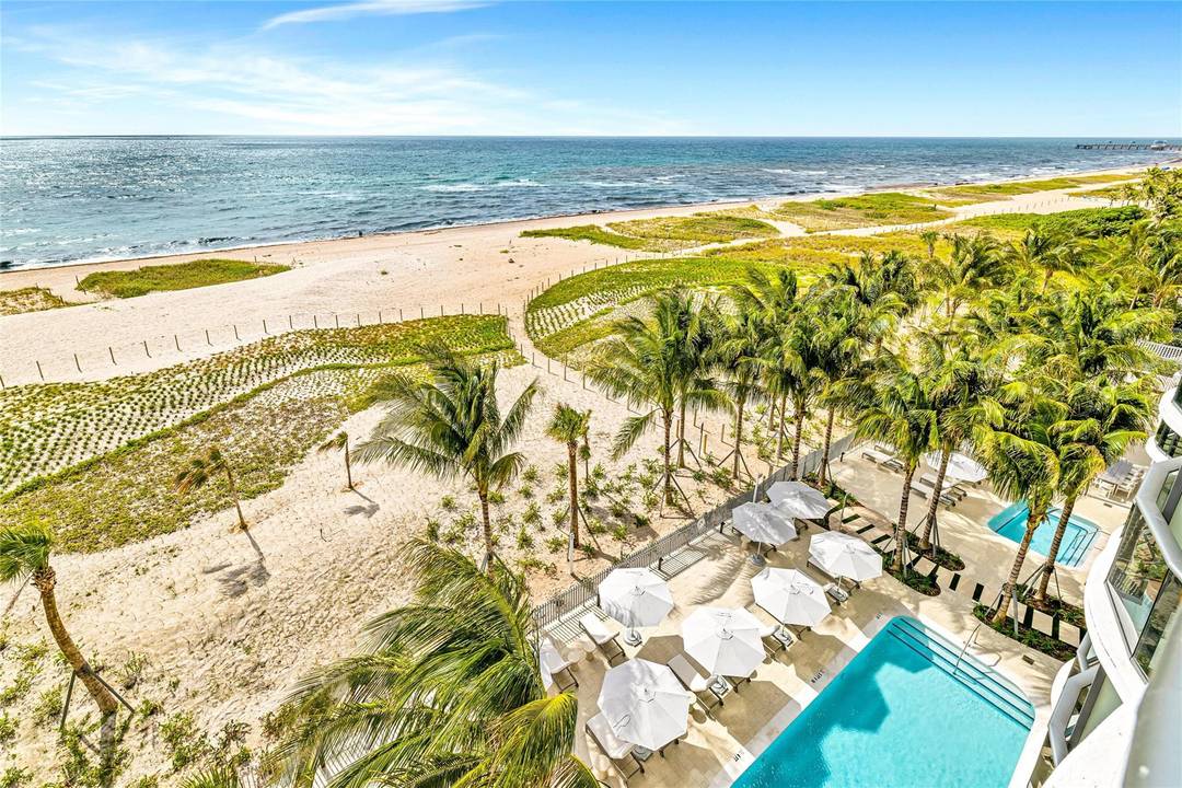 Modern Luxury in this Northeast Corner Residence with impressive 1, 066 sf wraparound terraces amp ; 125 ft of floor to ceiling glass.