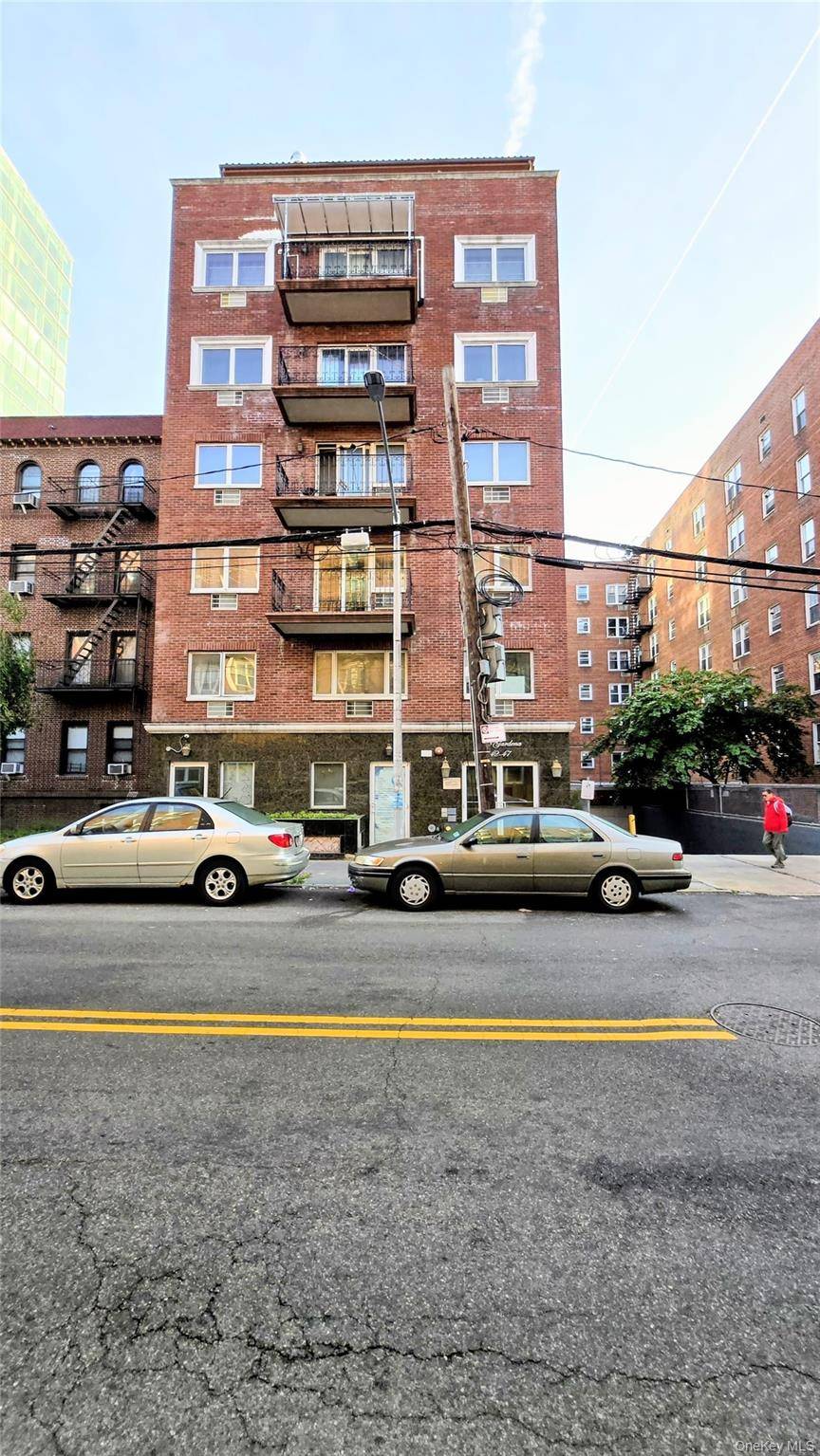Welcome to 42 47 Union Street 2A, Flushing, NY 11355 where modern comfort meets prime convenience !