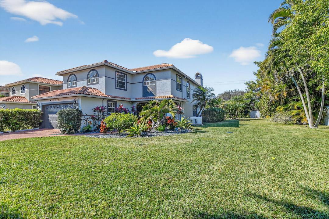 Situated on the largest lot in the highly sought after Villa Portofino community, this rarely available residence offers exceptional privacy and an unbeatable Boca Raton location near premier shopping, dining, ...