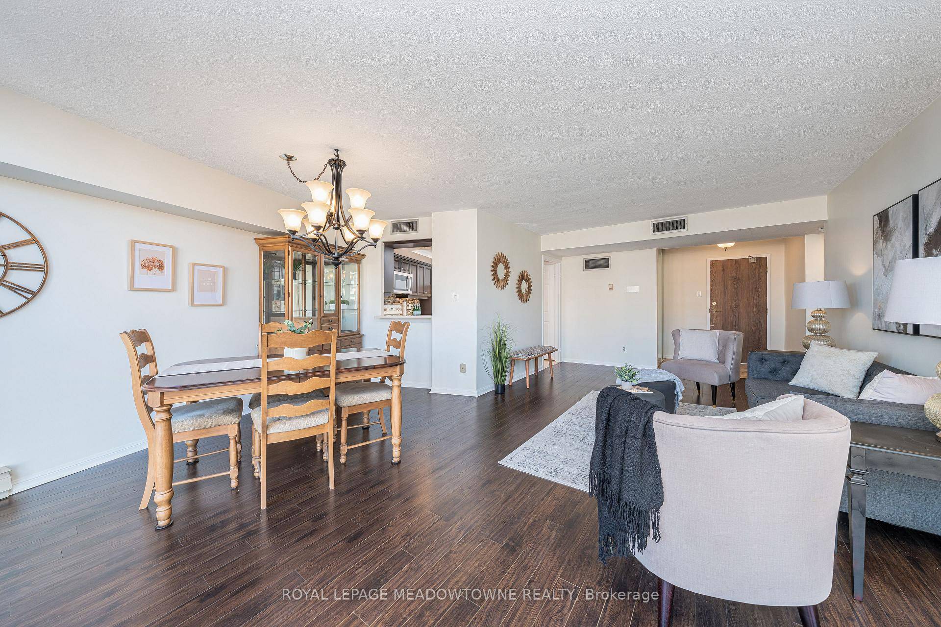 Tucked away on a quiet cul de sac and surrounded by a scenic, tree lined ravine, Sovereign 11 offers a welcoming and established community.