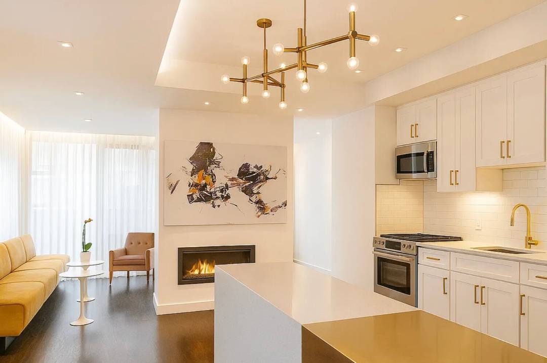 RARE FIFTH AVENUE MAISONETTE RESIDENTIAL OR MEDICAL USE Opportunity awaits on Central Park's front row.