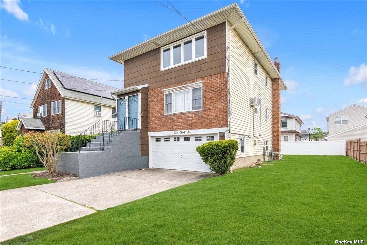 Great Location in the Heart of Cedarhurst.