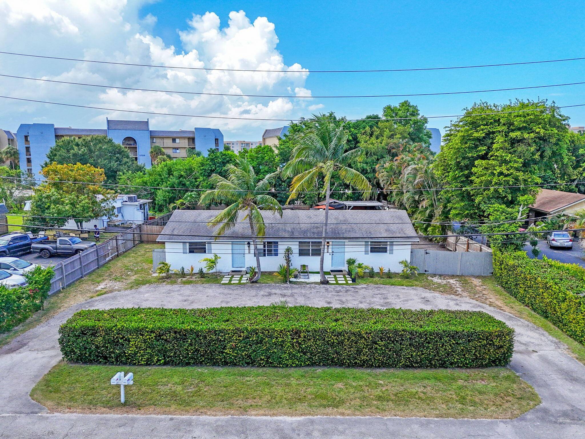RARE DUPLEX OPPORTUNITY !