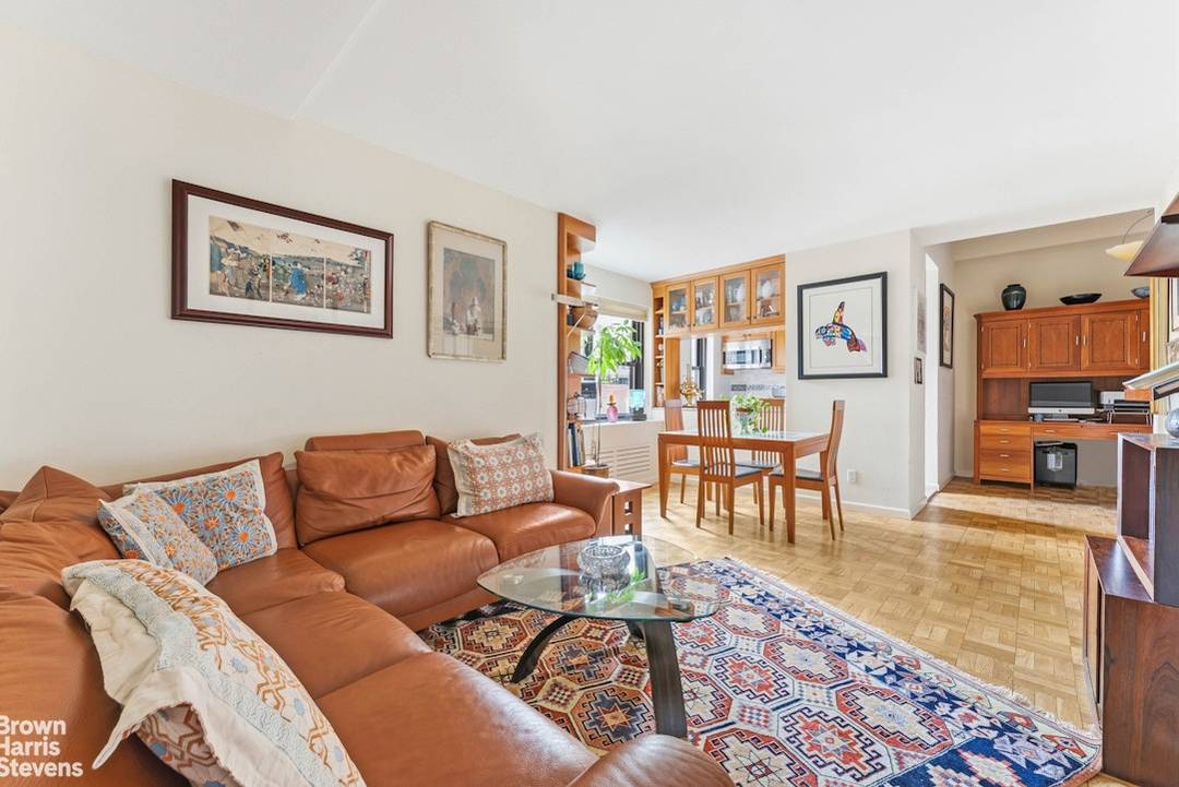 73rd amp ; WEA RSD Sunny, Quiet, Spacious 1 Bedroom Penthouse level one bedroom home faces east with open city and sky views.