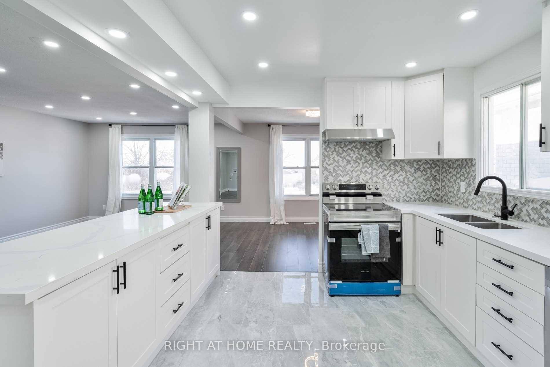 Beautiful Fully Renovated 3Bd Homeb In A Prime Oshawa Location !