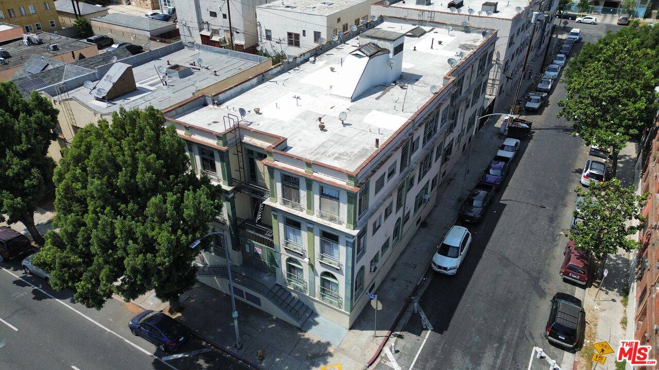 2809  W 8th St Hancock Park La