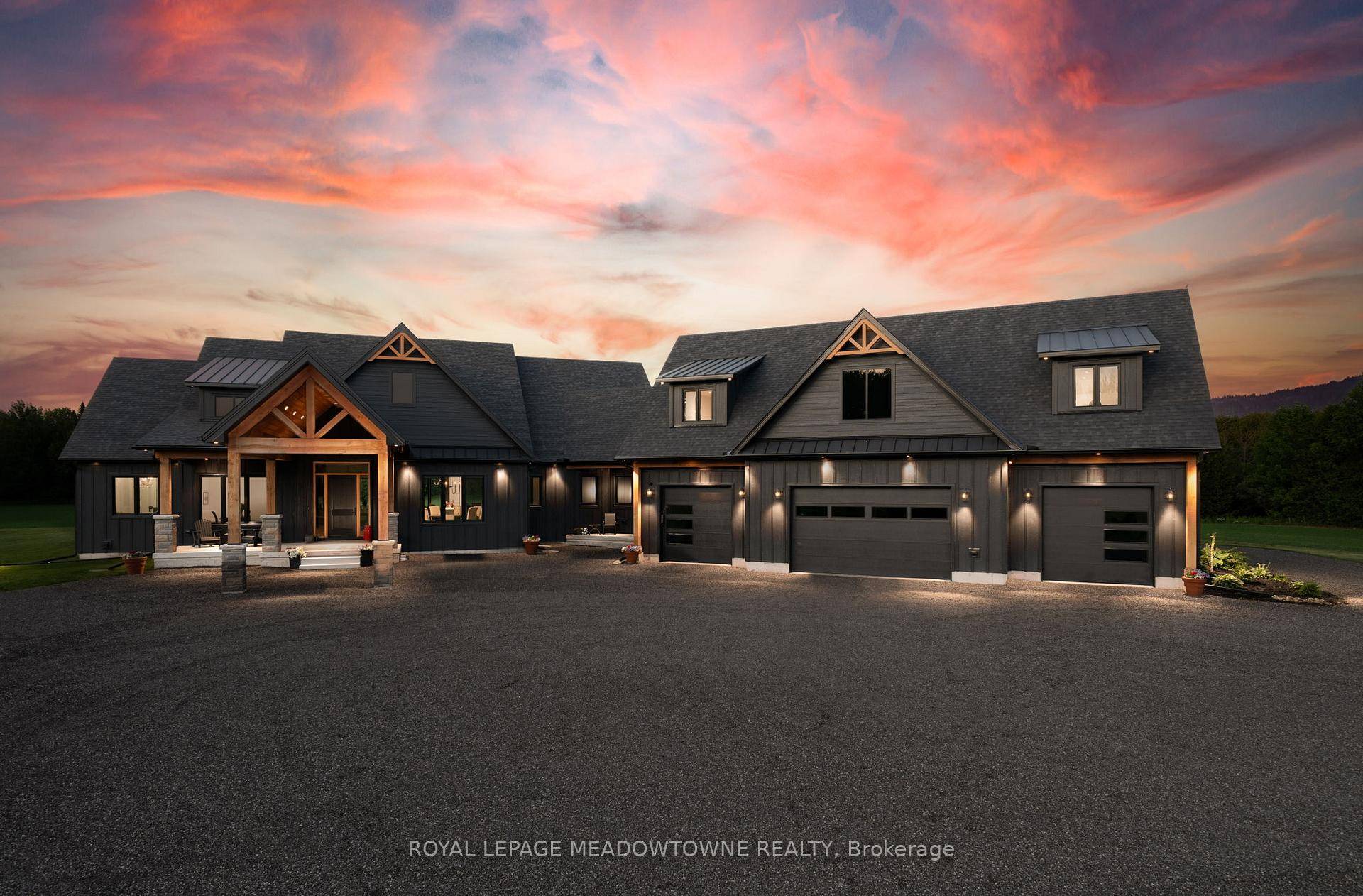 Spectacular country custom home !