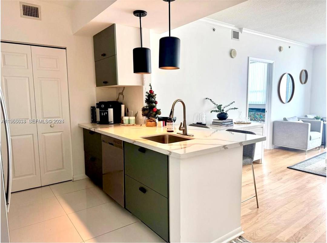 Beautifully updated 2 bedroom, 2 bath residence at Cite on the Bay, in the heart of walkable Edgewater.