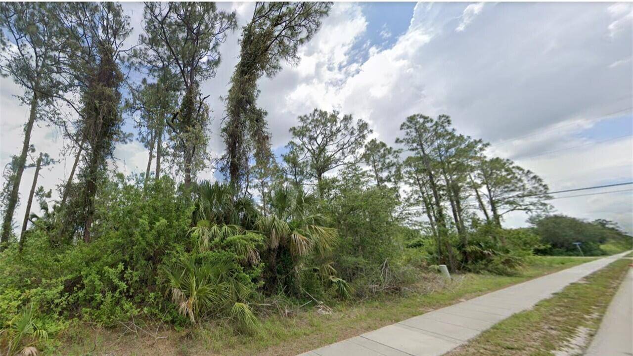 Great location ! Surrounded by new construction homes.