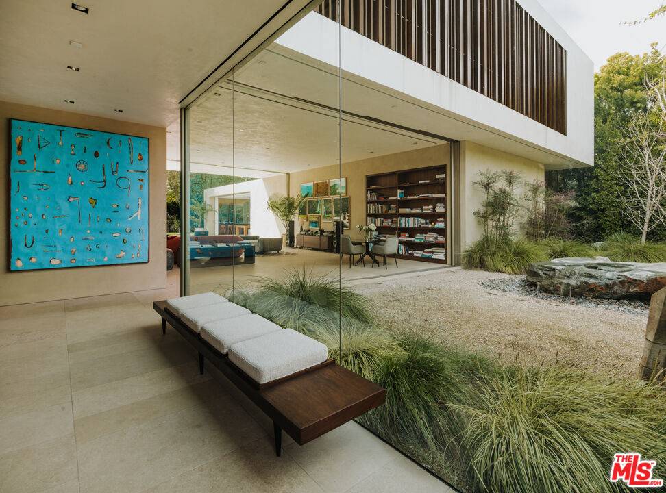 717   Moreno Ave 6BR Brentwood La