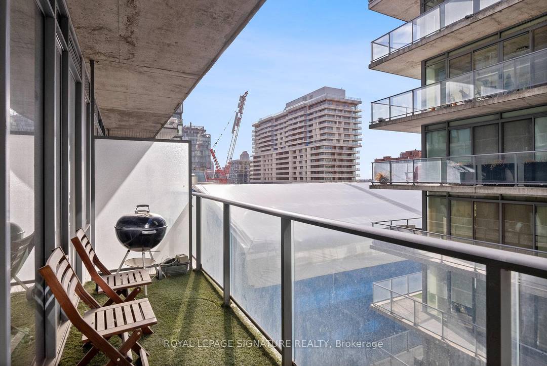 Executive fully furnished rental soft loft in the heart of King West.