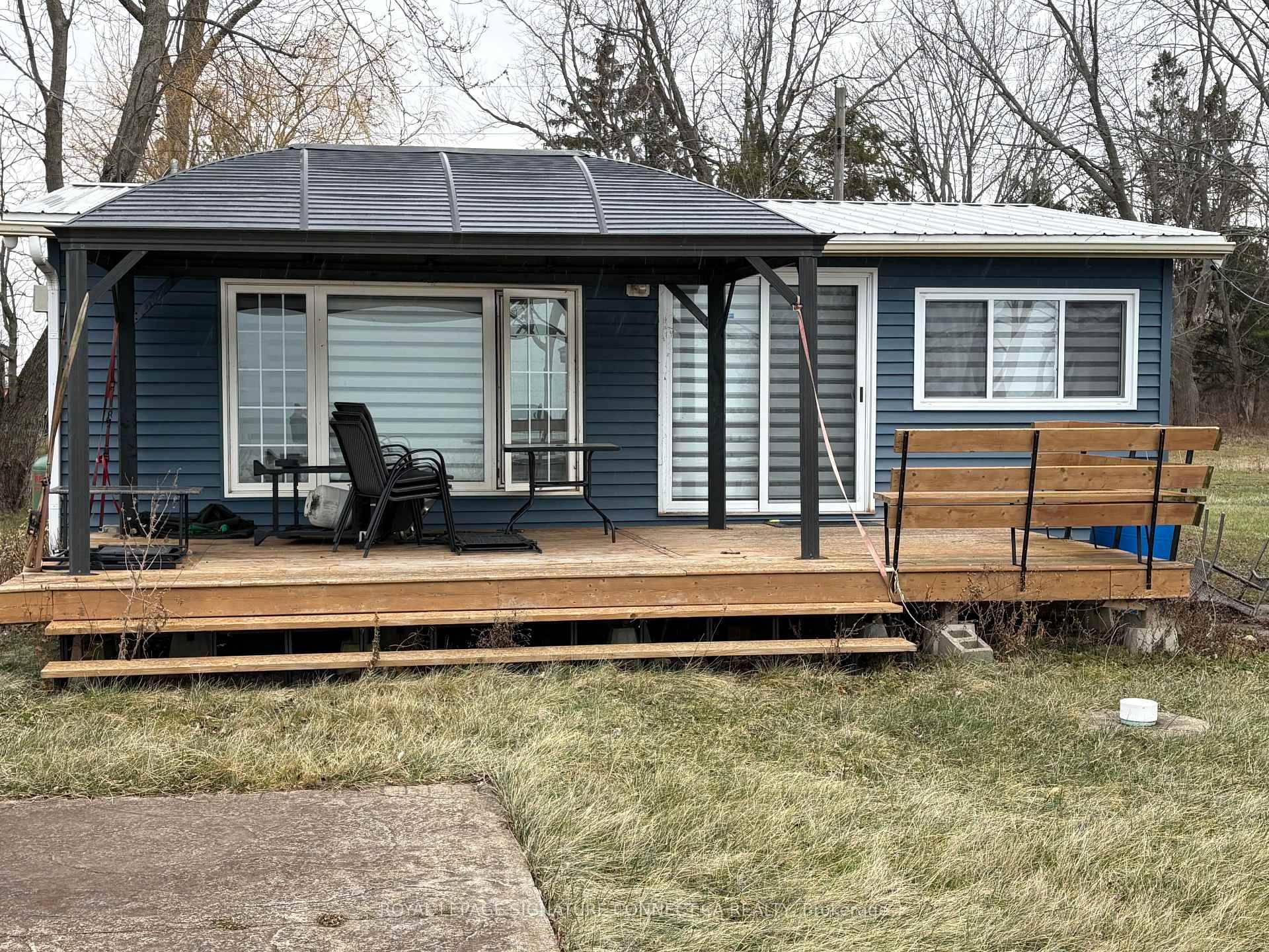 Tranquil location with Panoramic Lake View 4 Season Waterfront Cottage featuring 2 Bedrooms.