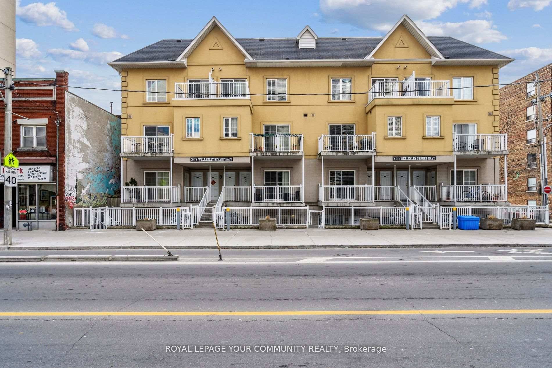 Charming 2 Bedroom, 2 Bathroom Condo Townhome with Private Terrace and BBQ A Must See !