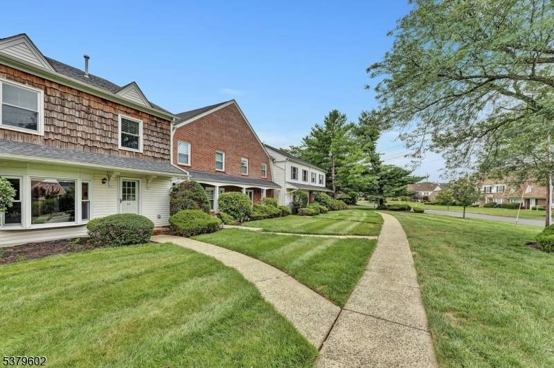 Discover 44 Maddaket Ct, a stylish townhome tucked inside the desirable Southwyck Village in Scotch Plains.