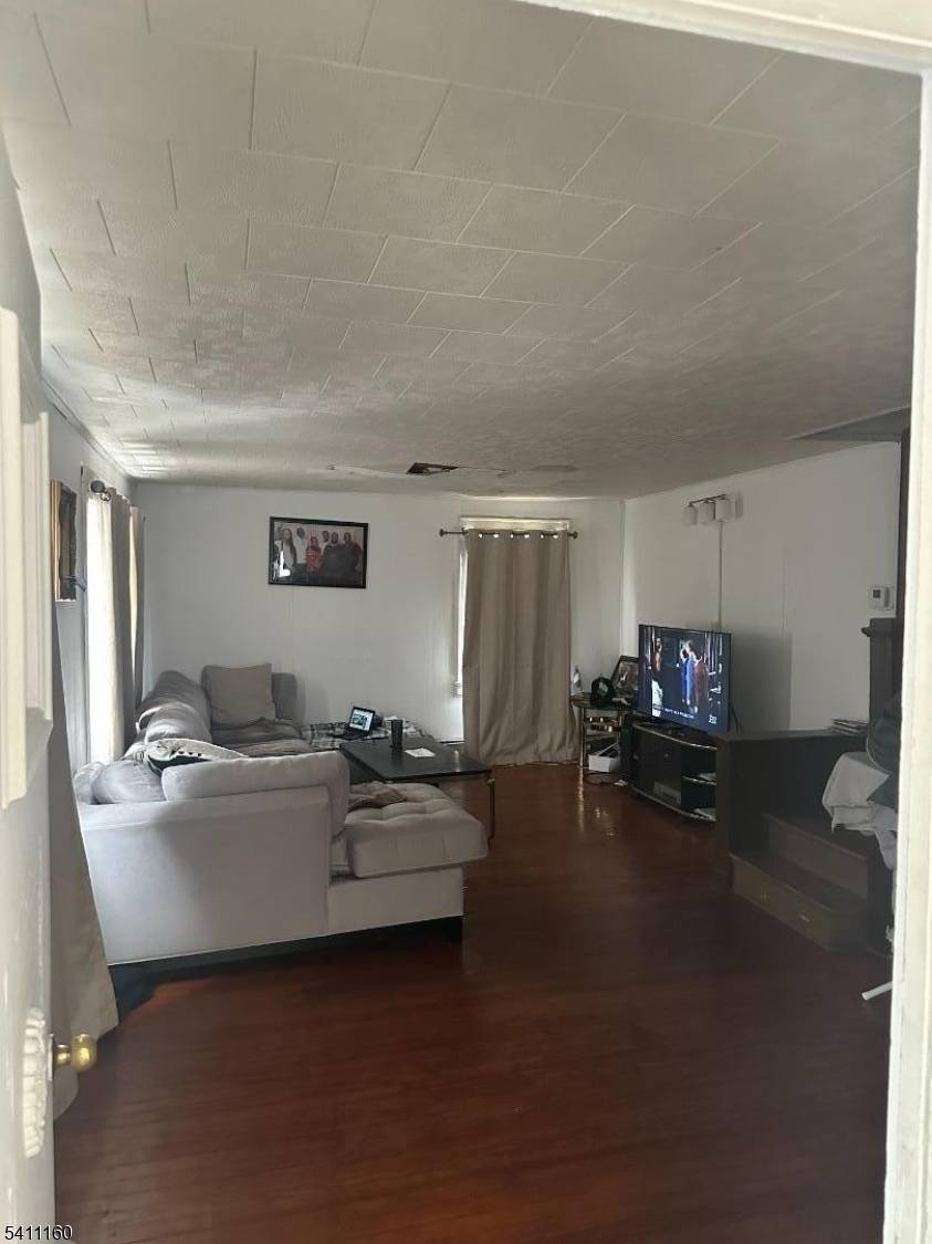 Single family home with compact floor plan of approximately 1, 032 square feet of living space, situated on a 2, 940 square foot lot, nestled in the heart of Vauxhall ...