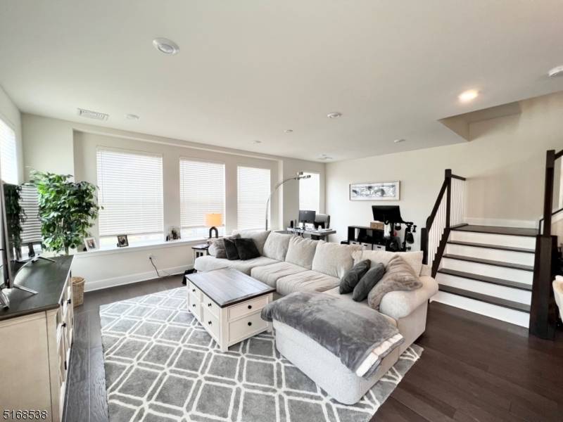 Beautifully maintained, neutral 3 bedroom end unit townhouse.