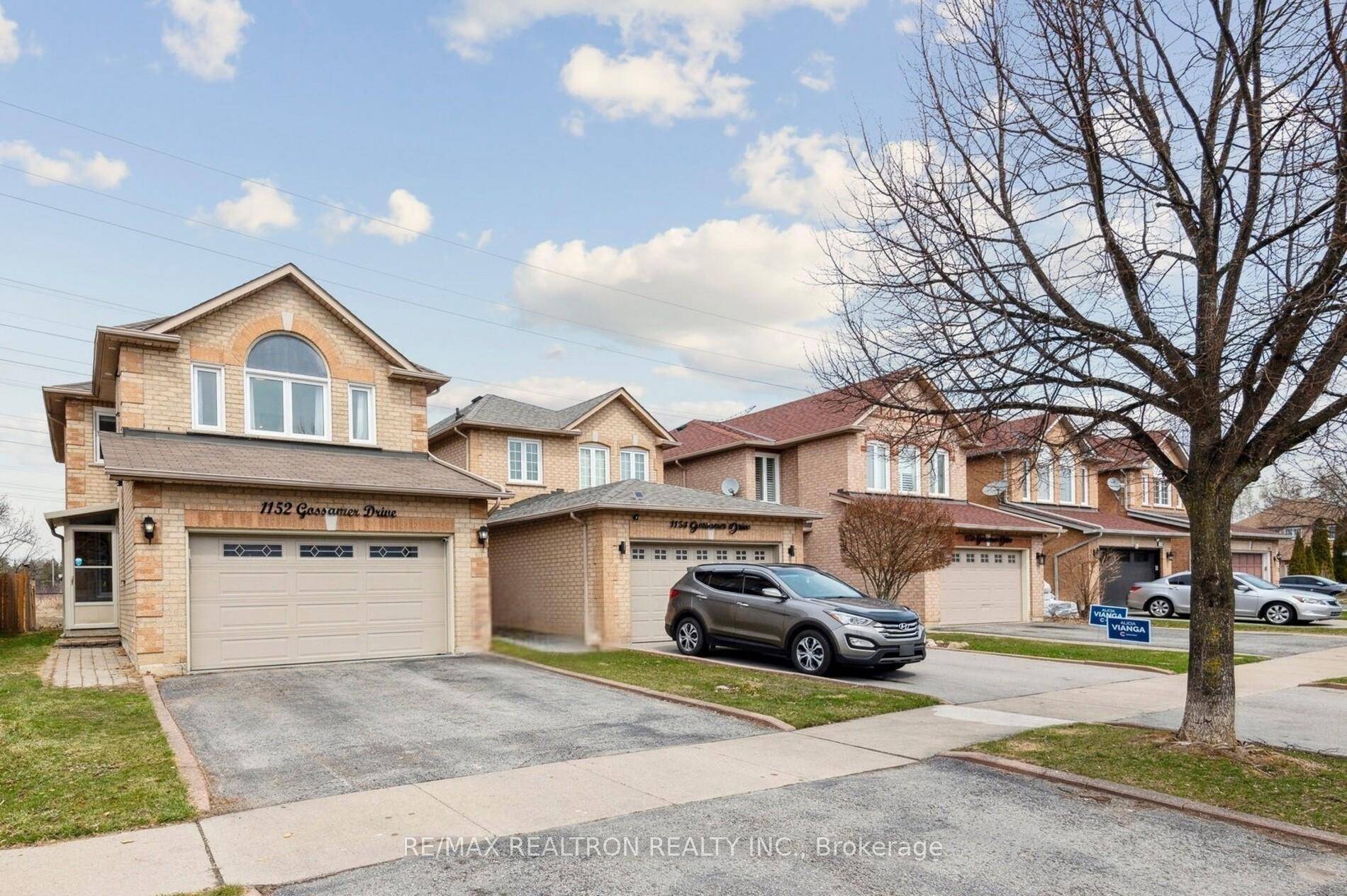 Experience refined living in this elegant detached residence tucked away on a serene dead end street in Pickering's prestigious Liverpool community.